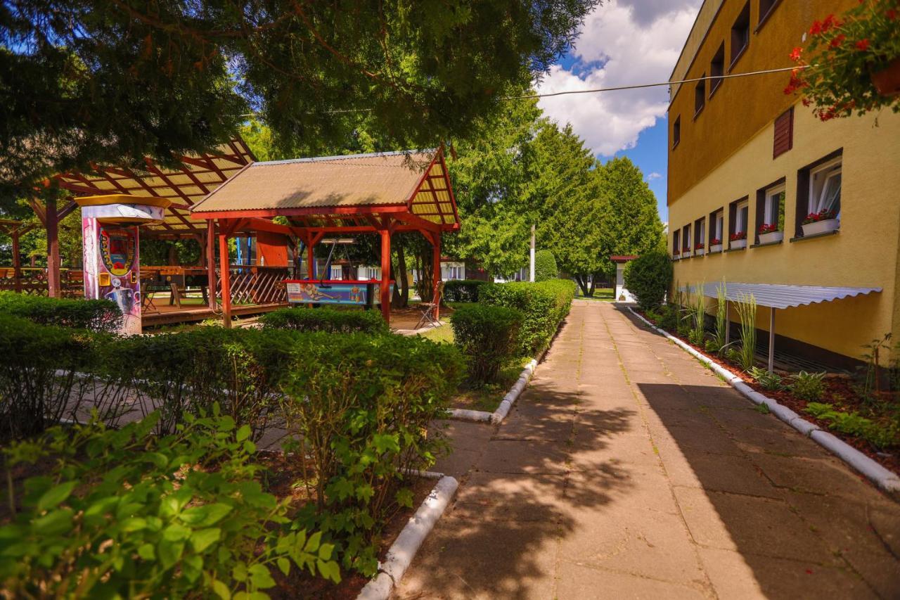 Hotel Osrodek Wypoczynkowy Dolomity à Jedwabno Extérieur photo