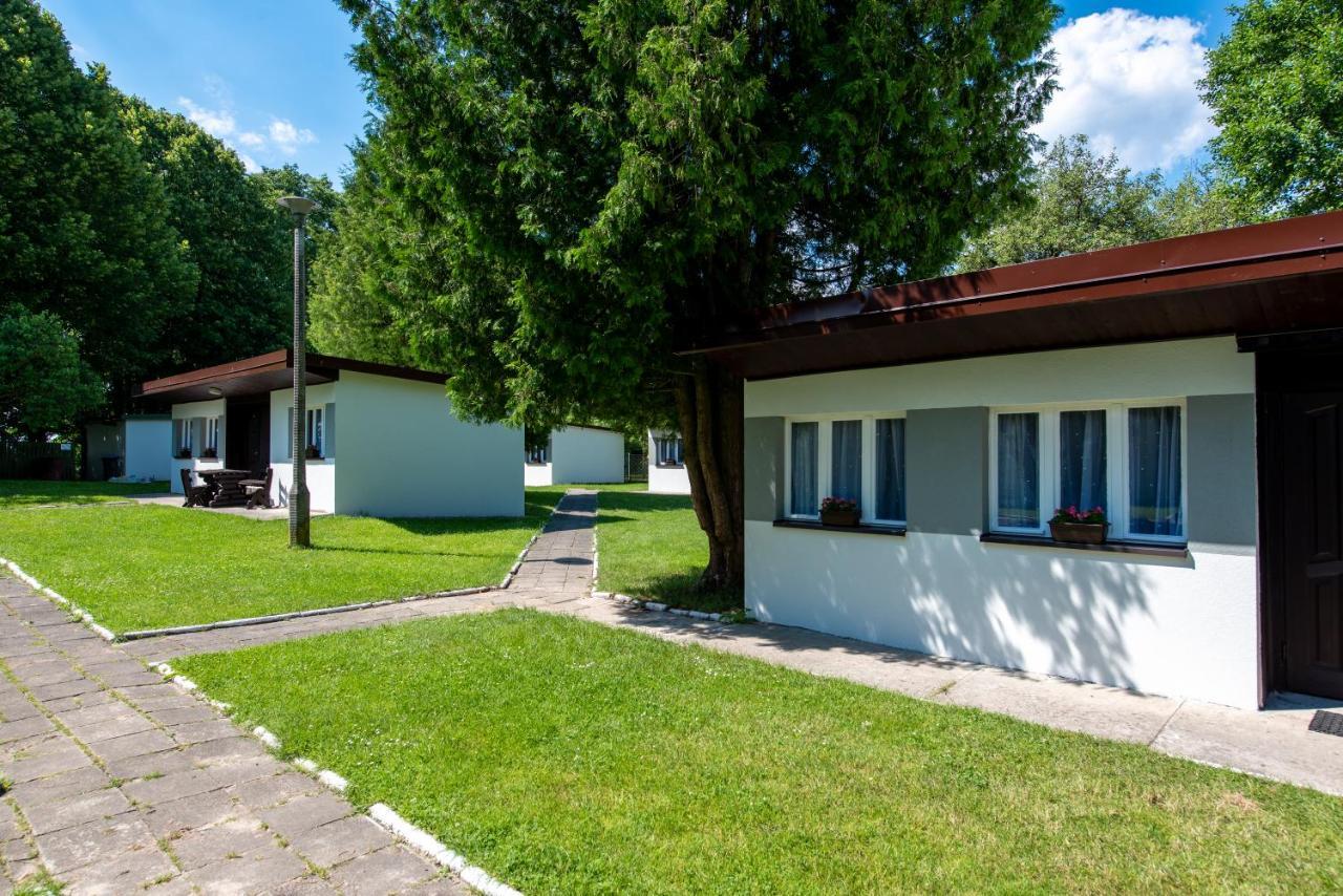 Hotel Osrodek Wypoczynkowy Dolomity à Jedwabno Extérieur photo