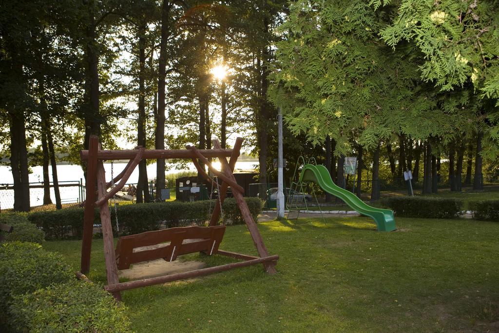 Hotel Osrodek Wypoczynkowy Dolomity à Jedwabno Extérieur photo